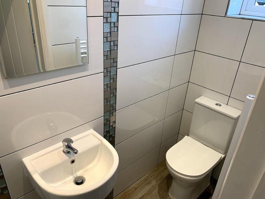 Limpenny Studio Apartment - Work Friendly And Outstanding Garden Studio Close To City Centre Nottingham Bagian luar foto