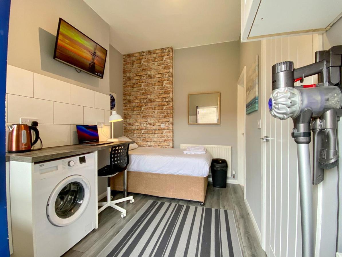 Limpenny Studio Apartment - Work Friendly And Outstanding Garden Studio Close To City Centre Nottingham Bagian luar foto