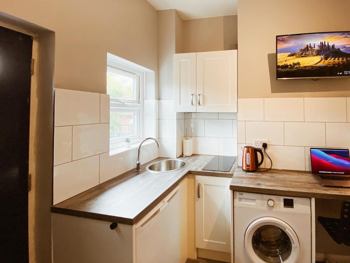 Limpenny Studio Apartment - Work Friendly And Outstanding Garden Studio Close To City Centre Nottingham Bagian luar foto