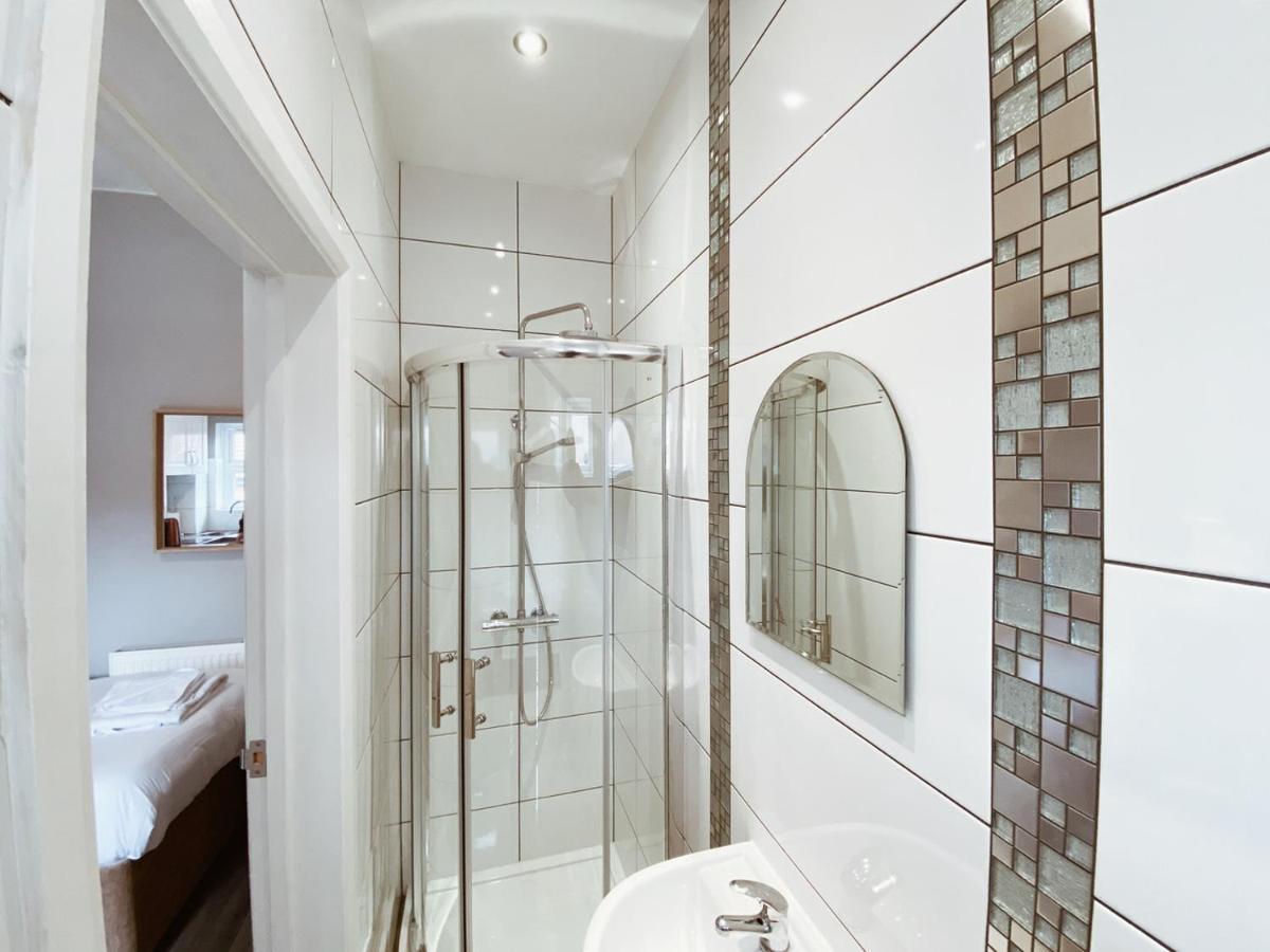 Limpenny Studio Apartment - Work Friendly And Outstanding Garden Studio Close To City Centre Nottingham Bagian luar foto