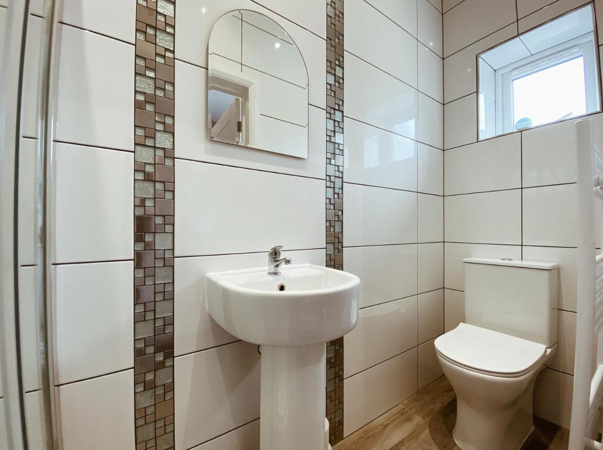 Limpenny Studio Apartment - Work Friendly And Outstanding Garden Studio Close To City Centre Nottingham Bagian luar foto